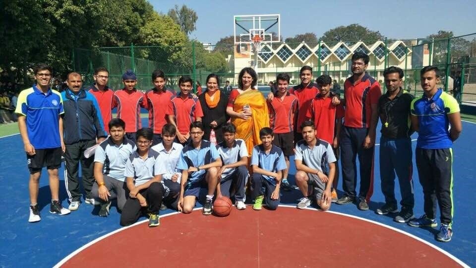 School guidance system Ms Punita Nehru - Principal, Sri Sathya Sai Vidya Vihar, Indore with students